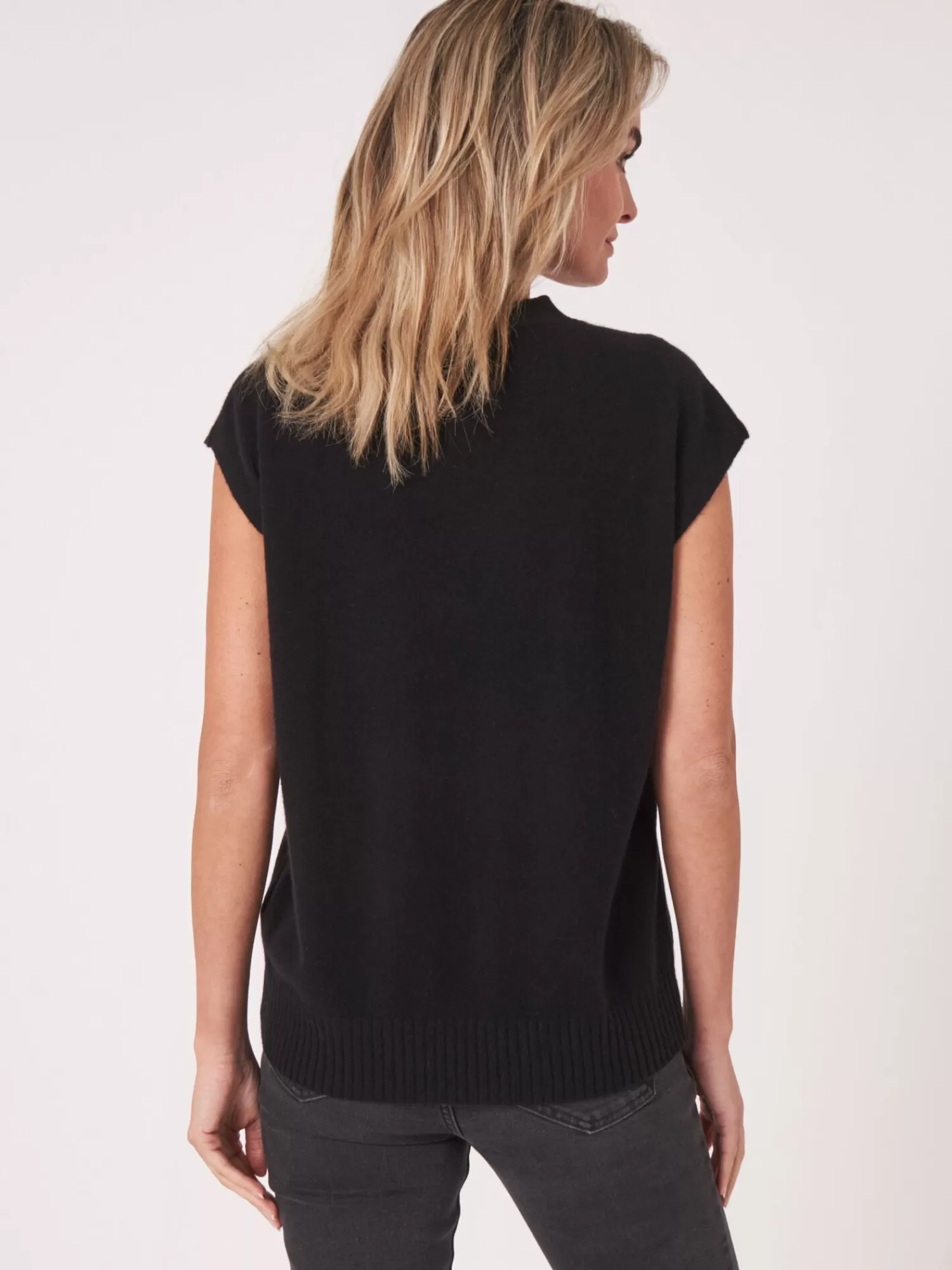 REPEAT cashmere Organisches Kaschmir>Armelloser Bio-Kaschmir-Pullover Black