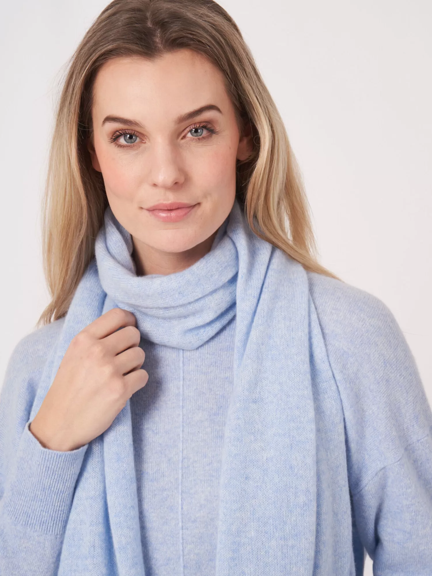 REPEAT cashmere Organisches Kaschmir>Basic Feinstrick-Schal Aus Bio-Kaschmir Sky