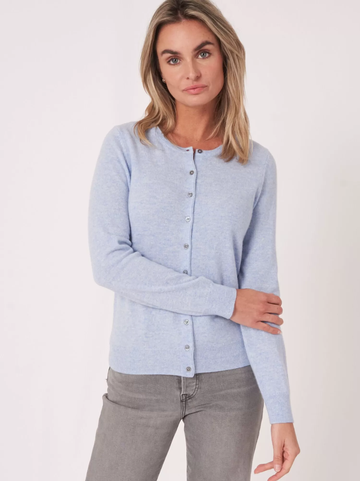 REPEAT cashmere Organisches Kaschmir>Basic Strickjacke Mit Rundhalsausschnitt Aus Bio-Kaschmir Sky