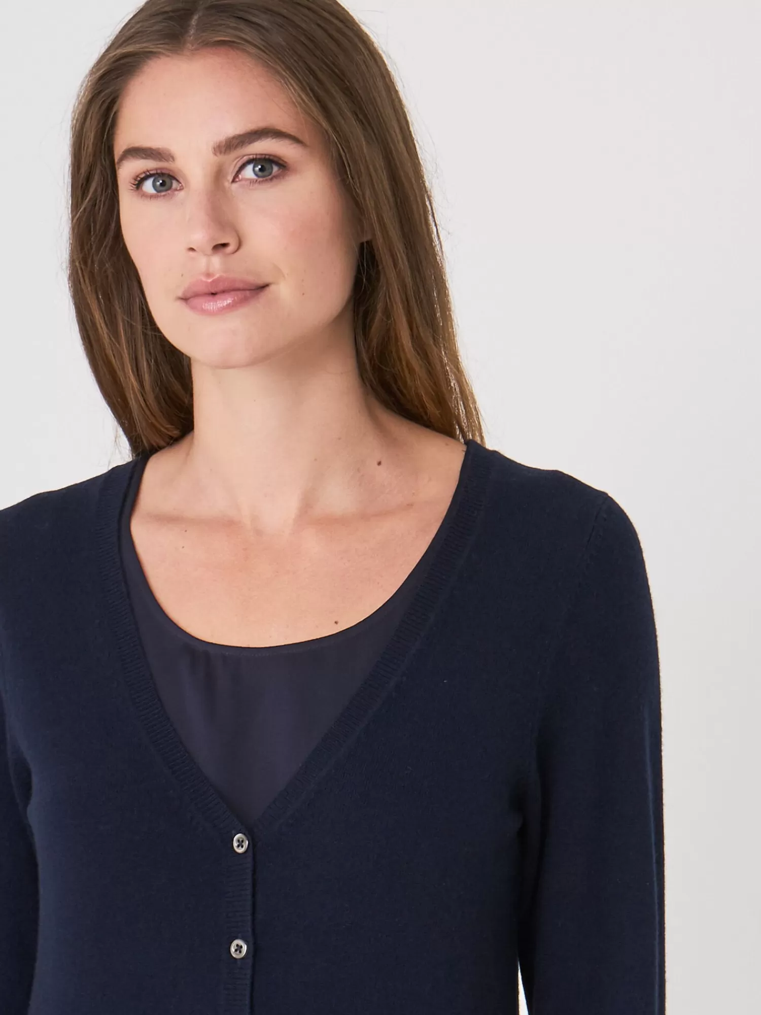 REPEAT cashmere Organisches Kaschmir>Basic Strickjacke Mit V-Ausschnitt Aus Bio-Kaschmir Navy