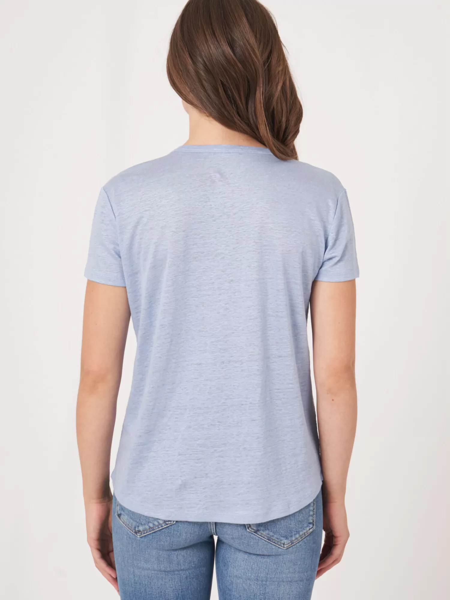 REPEAT cashmere Tops>Basic-T-Shirt Mit V-Ausschnitt Und Brusttasche Aus Reinem Leinen Lt Blue