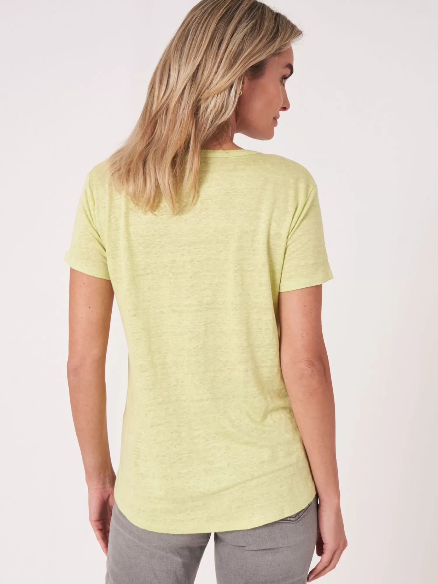 REPEAT cashmere Tops>Basic-T-Shirt Mit V-Ausschnitt Und Brusttasche Aus Reinem Leinen Soda