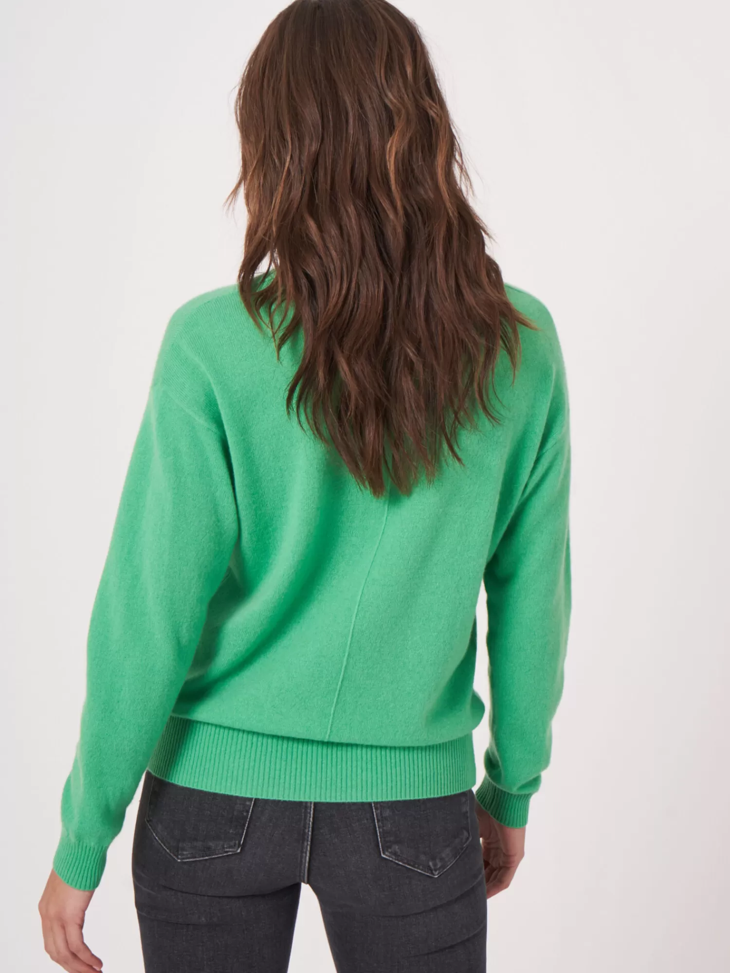 REPEAT cashmere Organisches Kaschmir>Bio-Kaschmir-Pullover Mit Geripptem V-Ausschnitt Basil