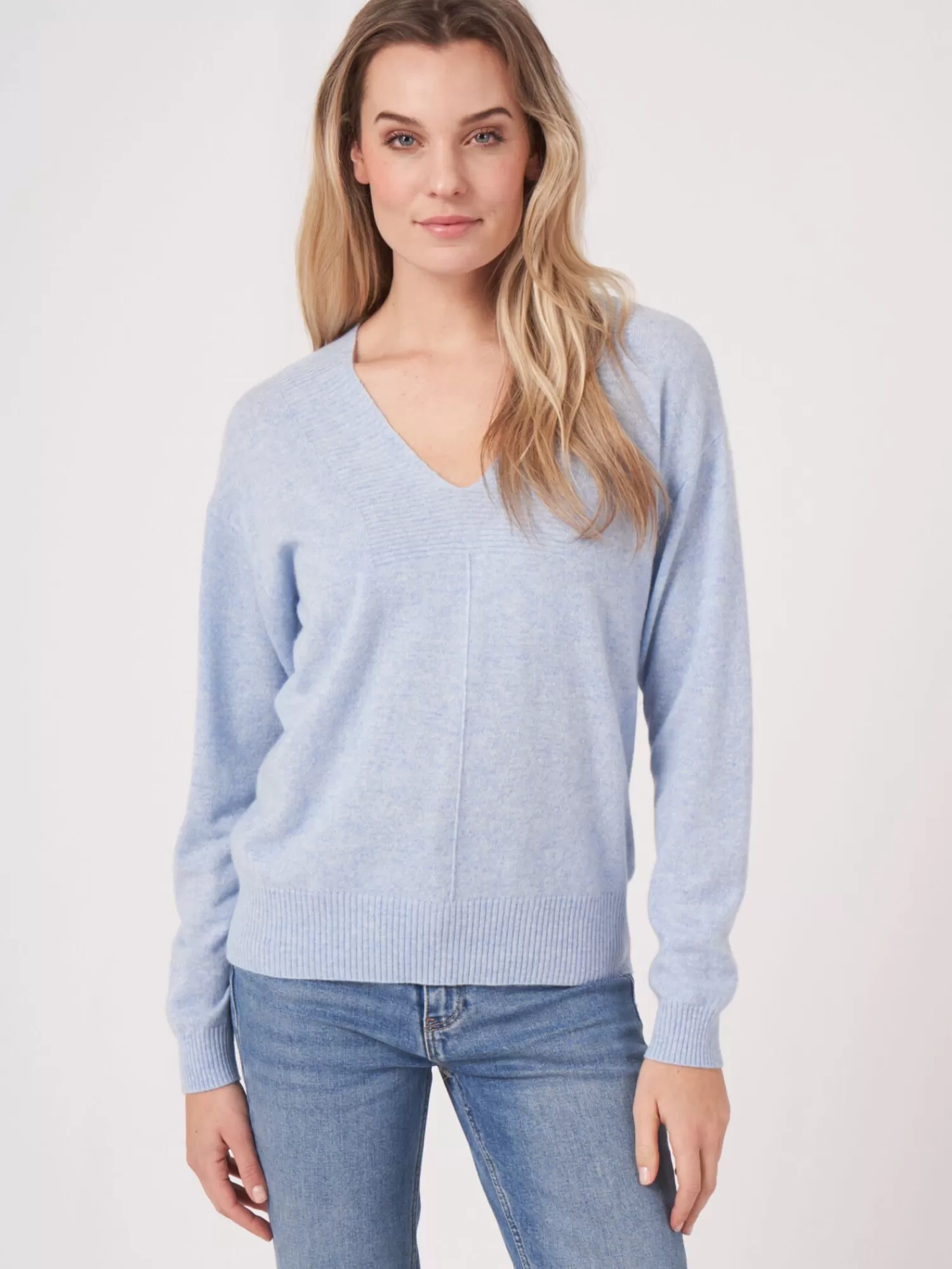 REPEAT cashmere Organisches Kaschmir>Bio-Kaschmir-Pullover Mit Geripptem V-Ausschnitt Sky