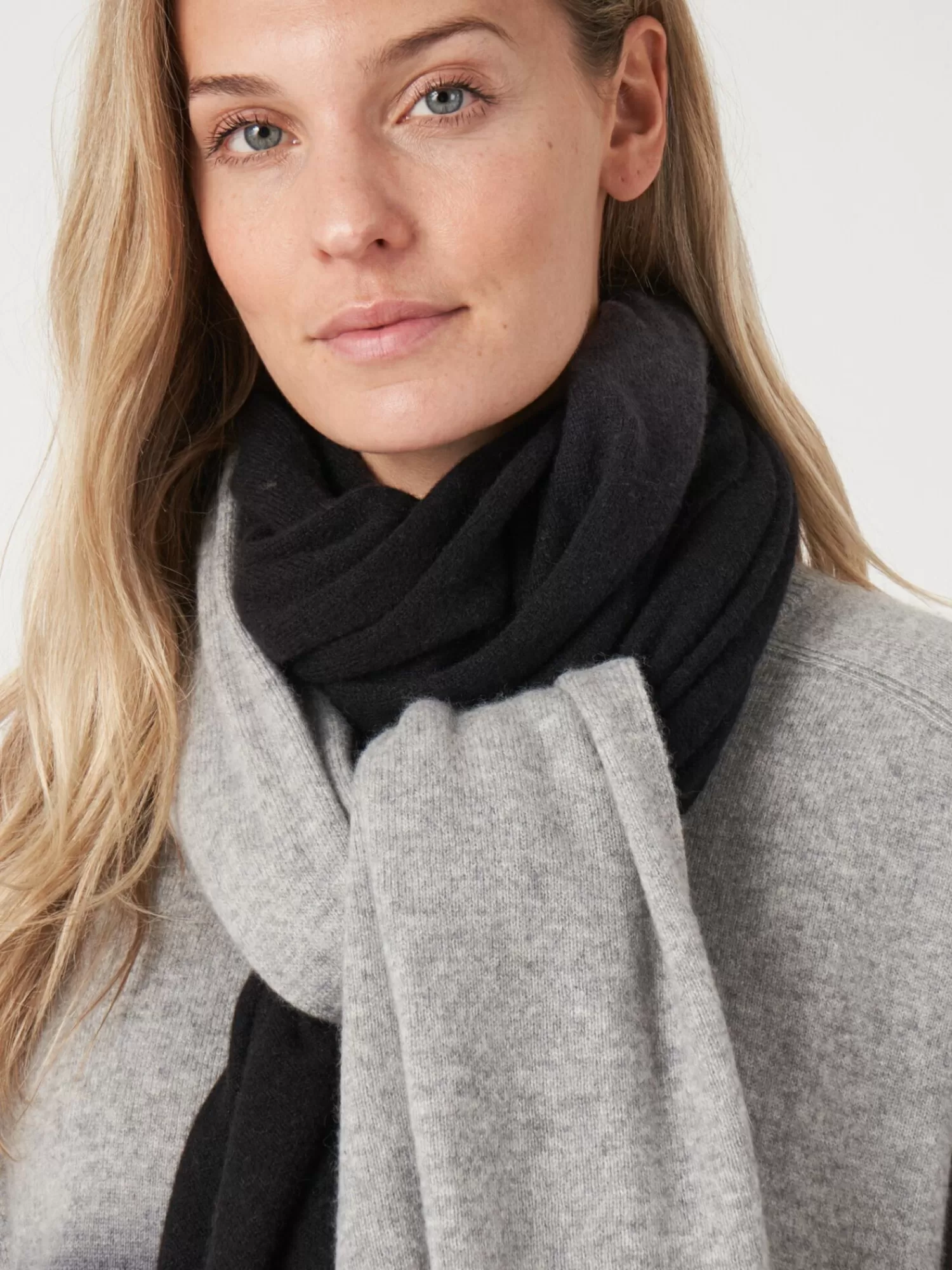 REPEAT cashmere Schals>Bio-Kaschmir-Schal Mit Dip-Dye-Muster Black