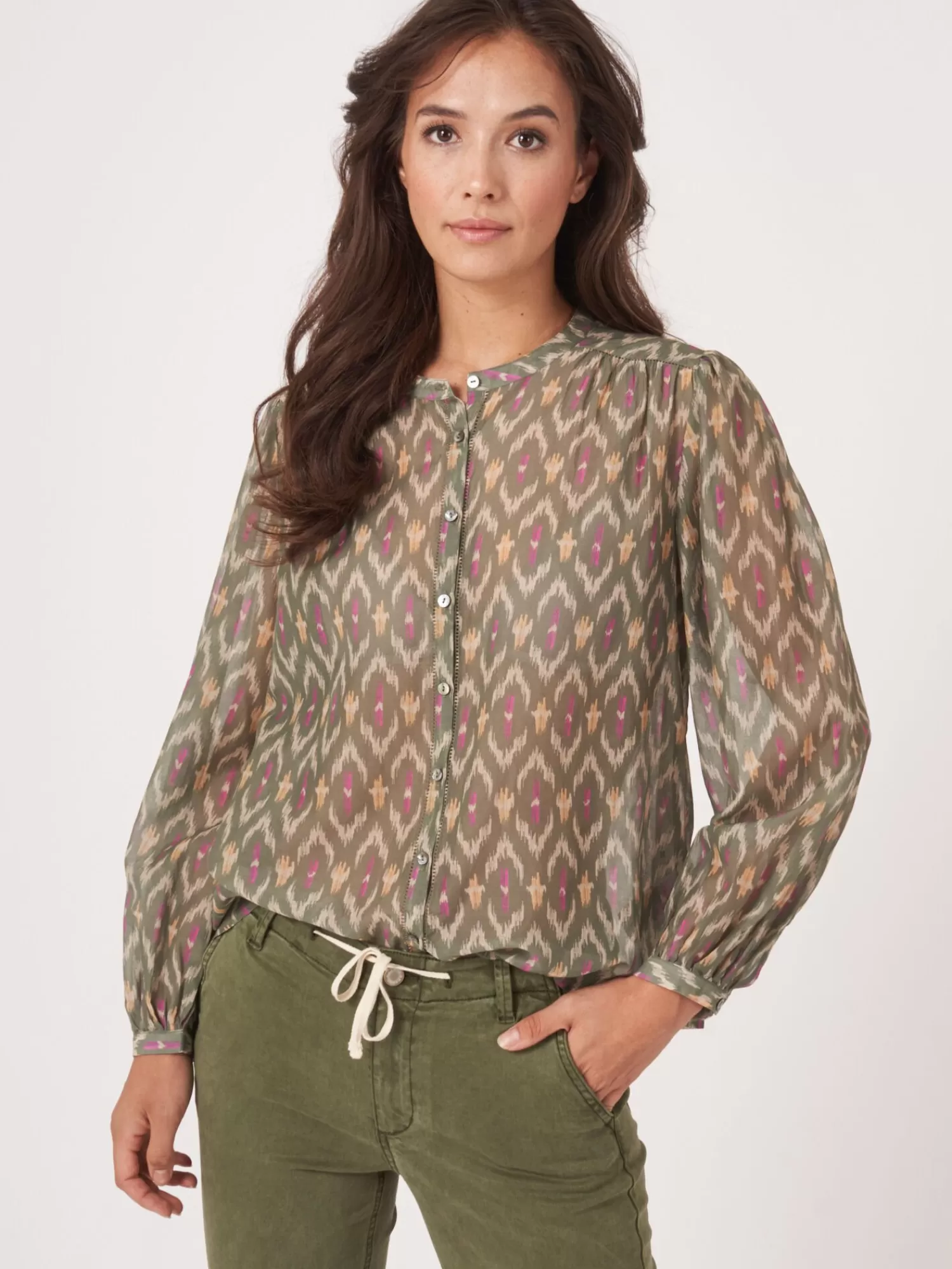 REPEAT cashmere Blusen>Bluse Aus Baumwoll-Seidengemisch Mit Ikat-Print Matcha