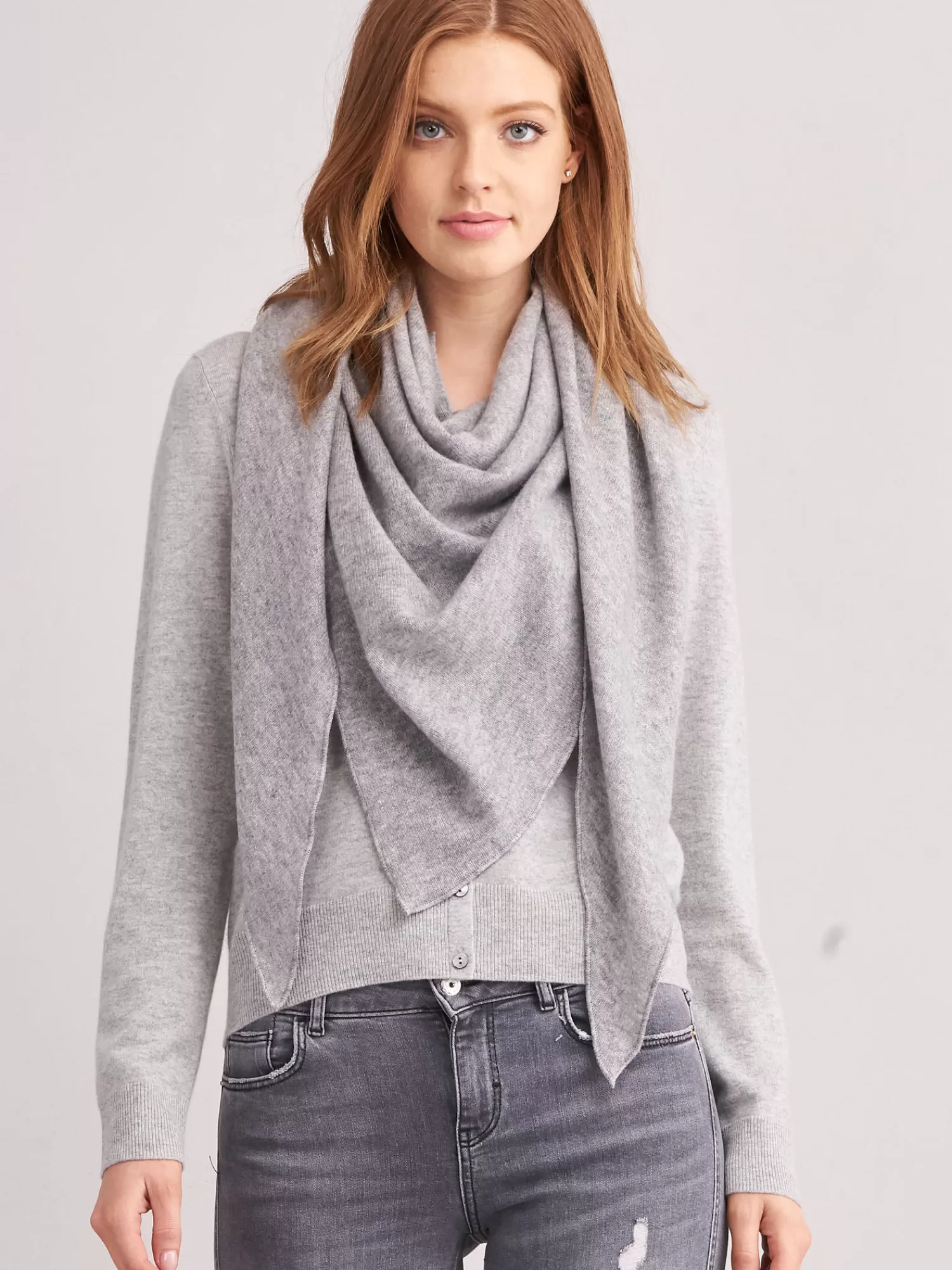 REPEAT cashmere Organisches Kaschmir>Dreieckiger Schal Aus Bio-Kaschmir Light Grey