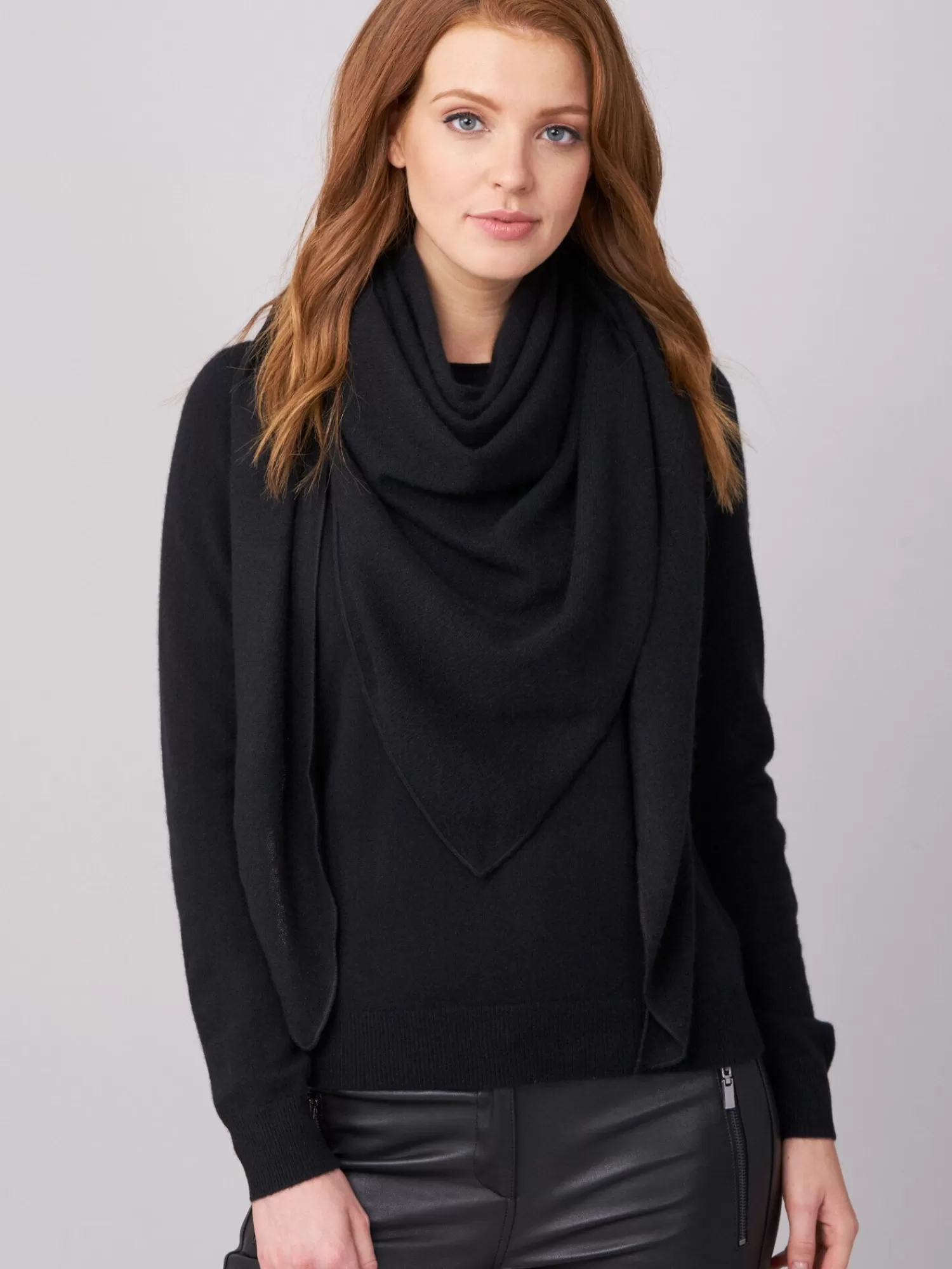 REPEAT cashmere Organisches Kaschmir>Dreieckiger Schal Aus Bio-Kaschmir Black