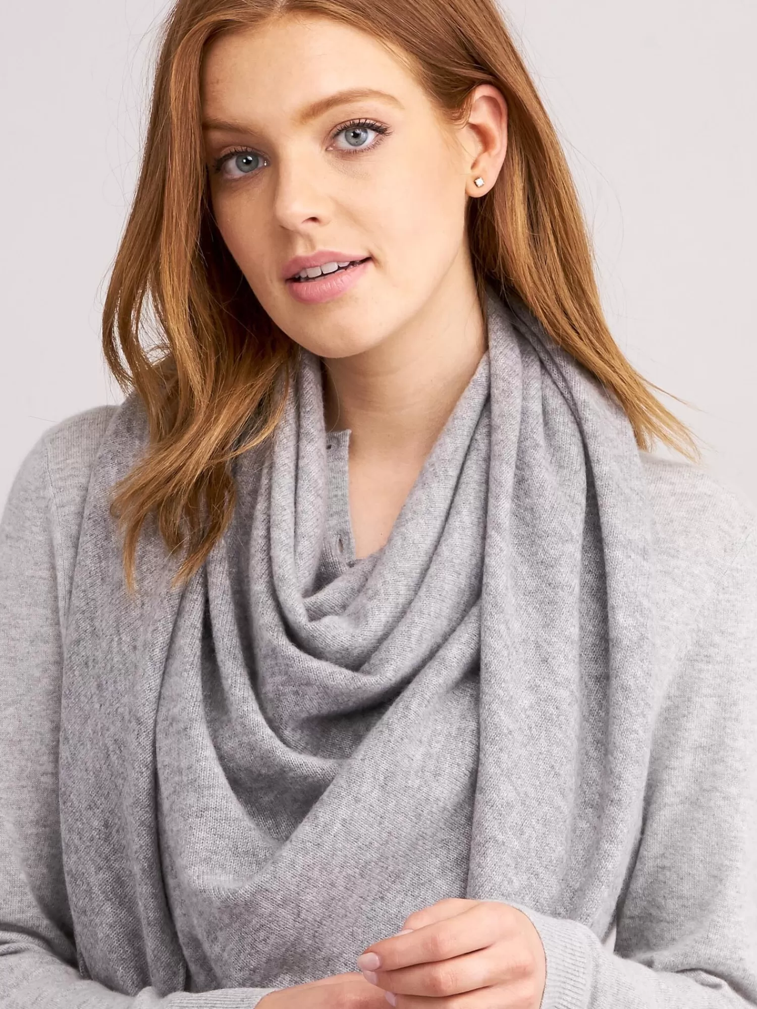 REPEAT cashmere Organisches Kaschmir>Dreieckiger Schal Aus Bio-Kaschmir Light Grey