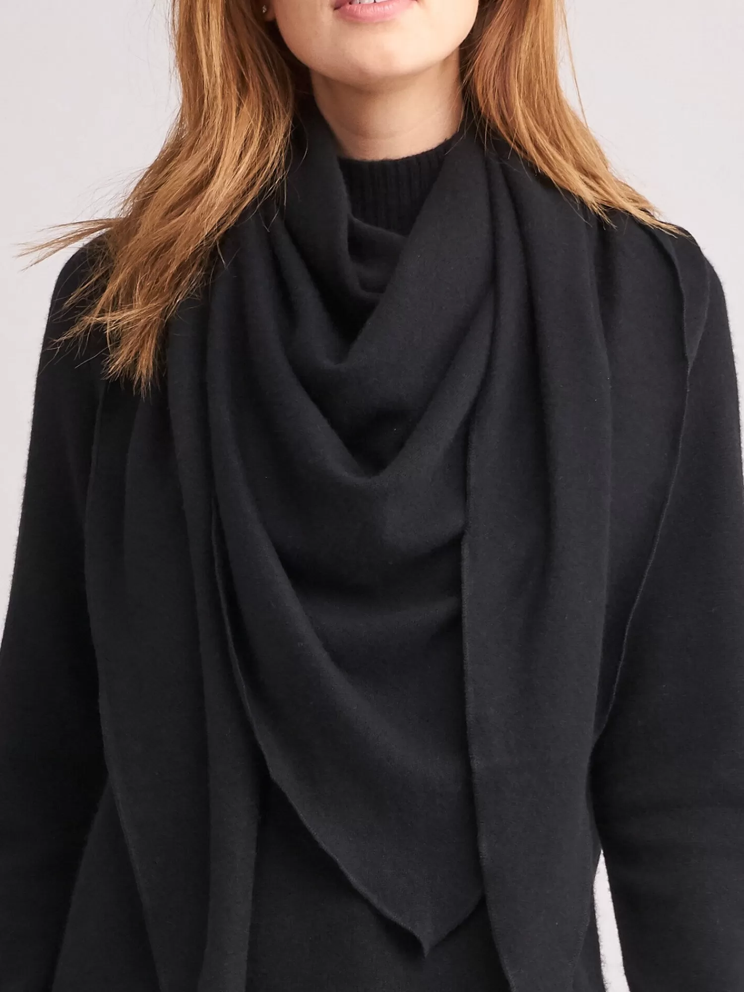 REPEAT cashmere Organisches Kaschmir>Dreieckiger Schal Aus Bio-Kaschmir Black