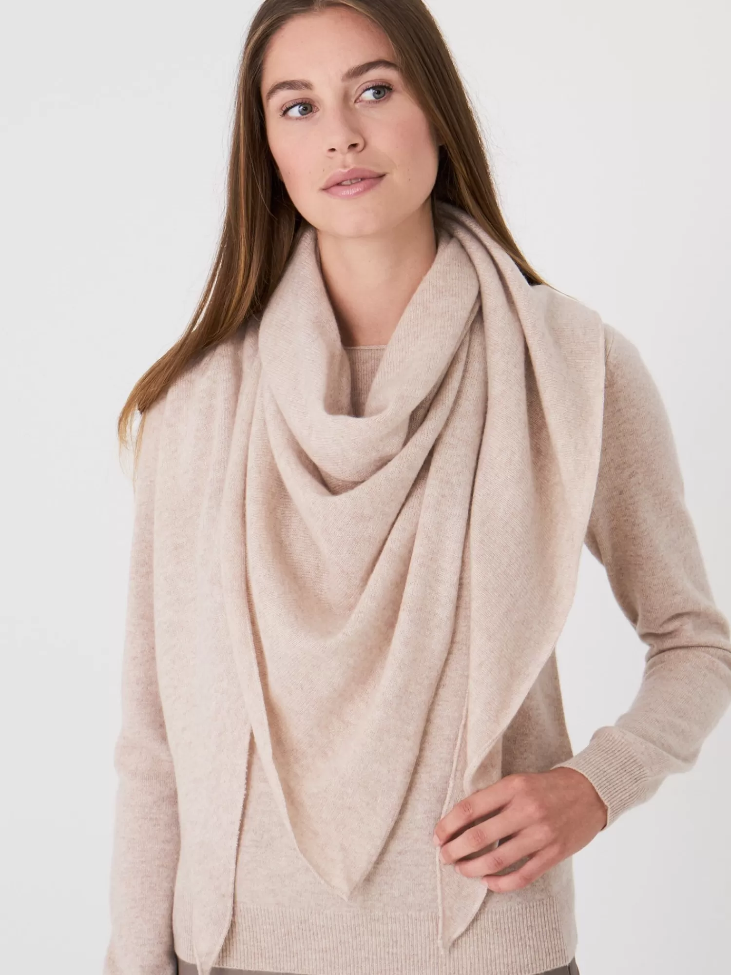 REPEAT cashmere Organisches Kaschmir>Dreieckiger Schal Aus Bio-Kaschmir Beige