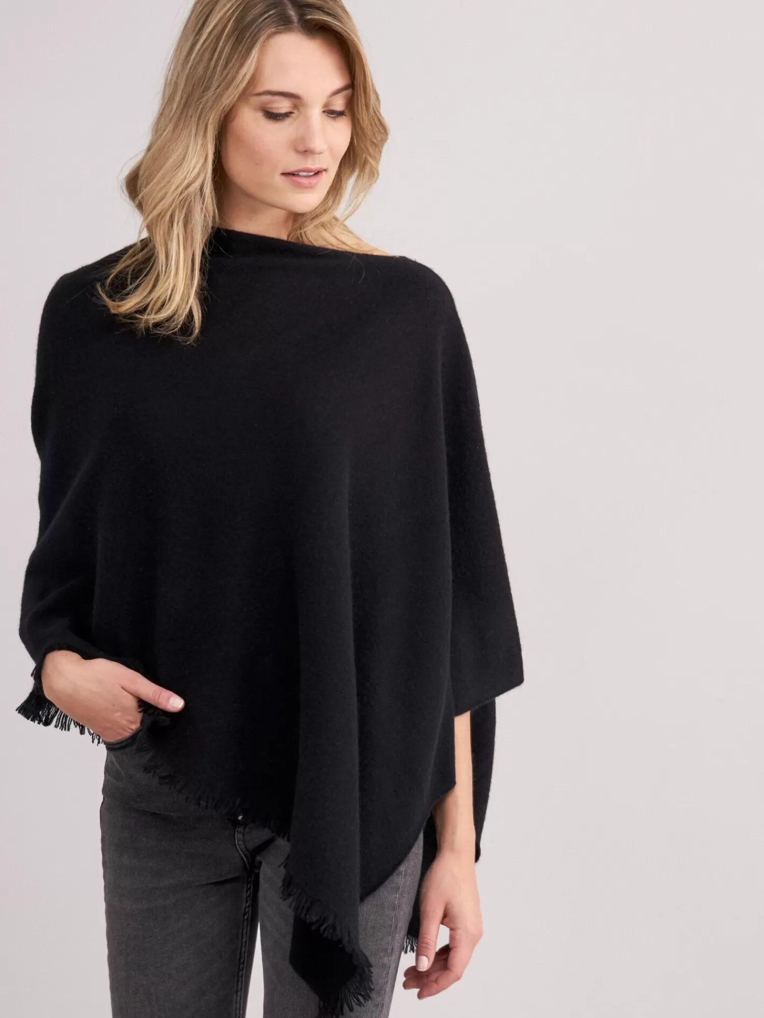 REPEAT cashmere Organisches Kaschmir>Fein Gestrickter Poncho Mit Fransen Aus Bio-Kaschmir Black