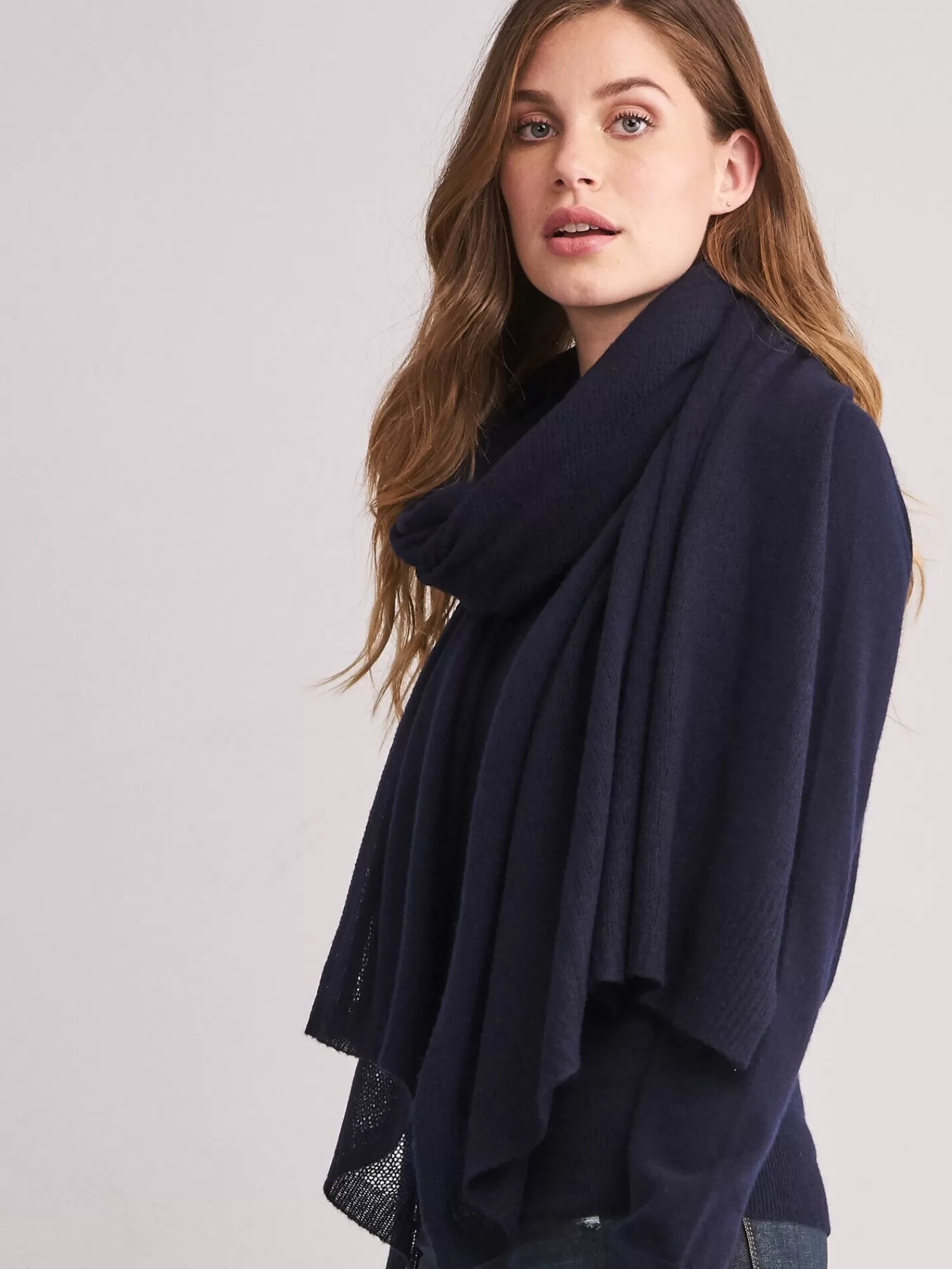 REPEAT cashmere Organisches Kaschmir>Groser Locker Gestrickter Schal Aus Bio-Kaschmir Navy