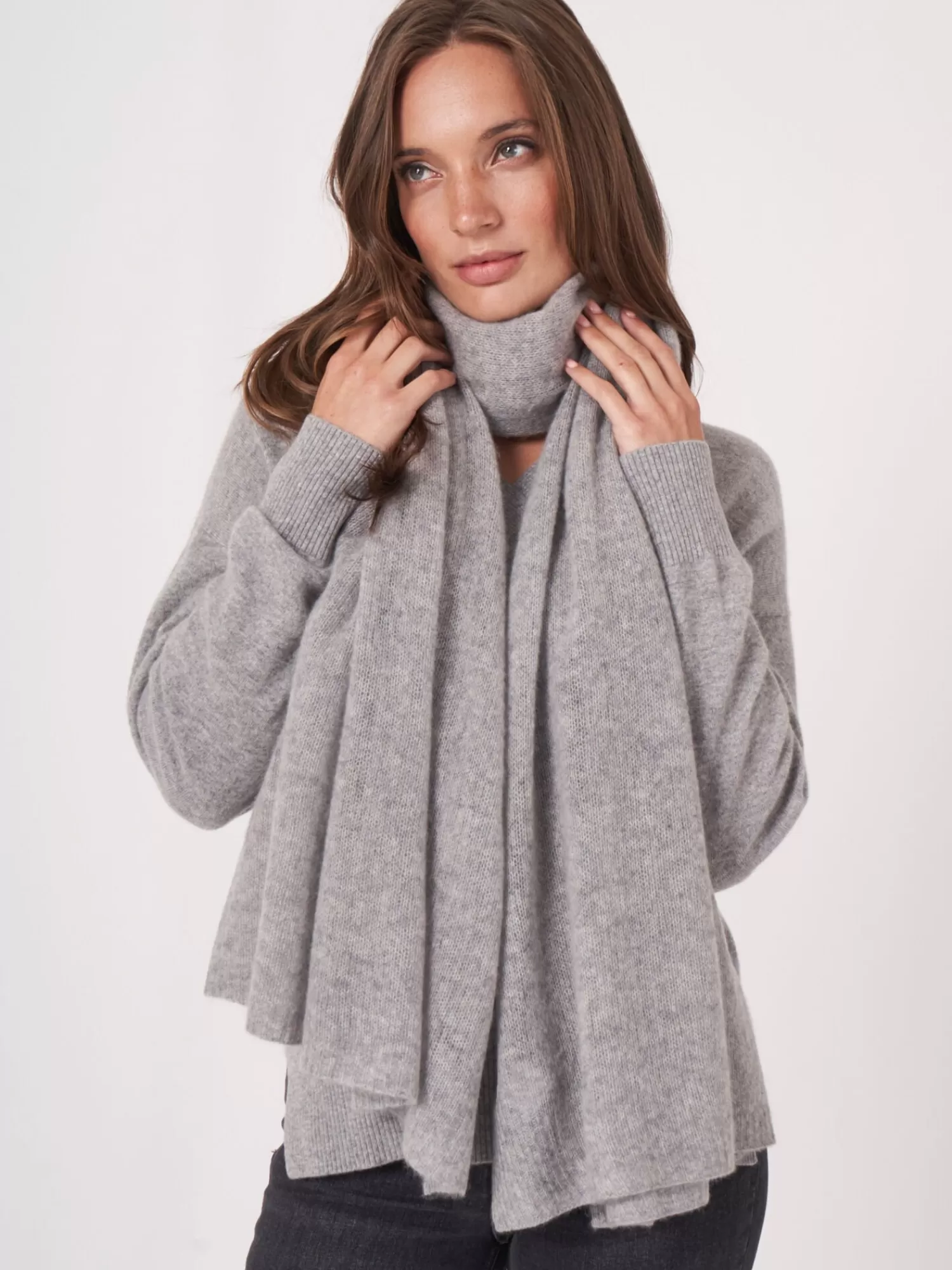 REPEAT cashmere Organisches Kaschmir>Groser Locker Gestrickter Schal Aus Bio-Kaschmir Light Grey