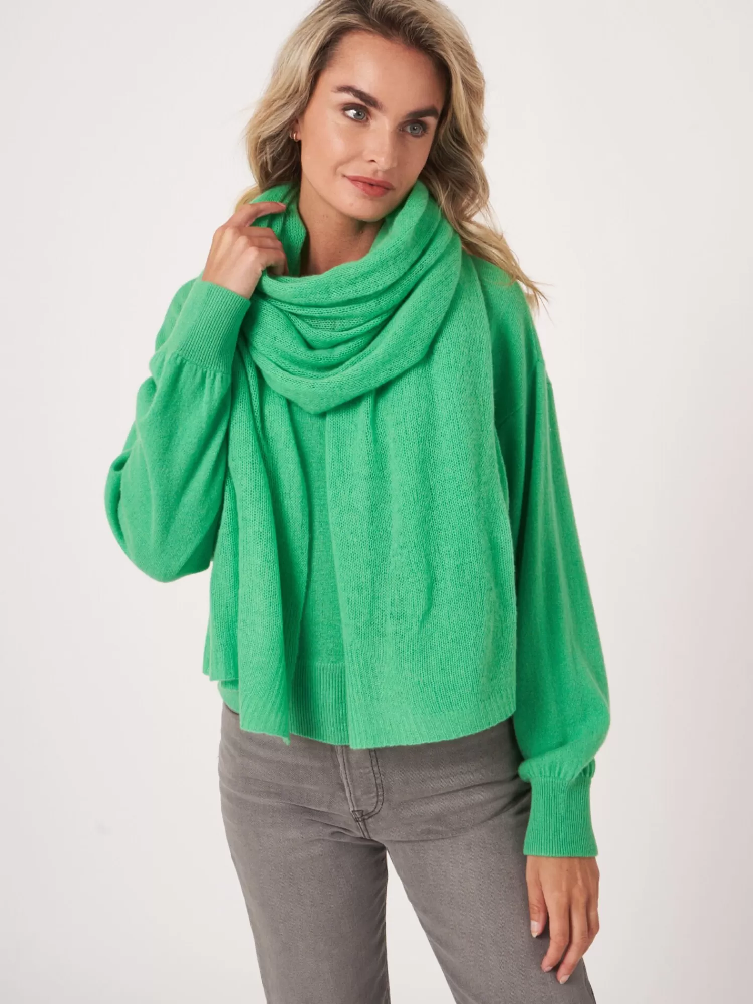 REPEAT cashmere Organisches Kaschmir>Groser Locker Gestrickter Schal Aus Bio-Kaschmir Basil