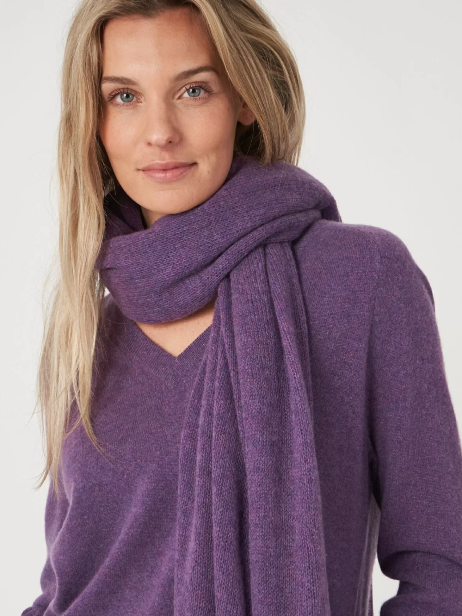 REPEAT cashmere Schals>Groser Locker Gestrickter Schal Aus Bio-Kaschmir Amethyst