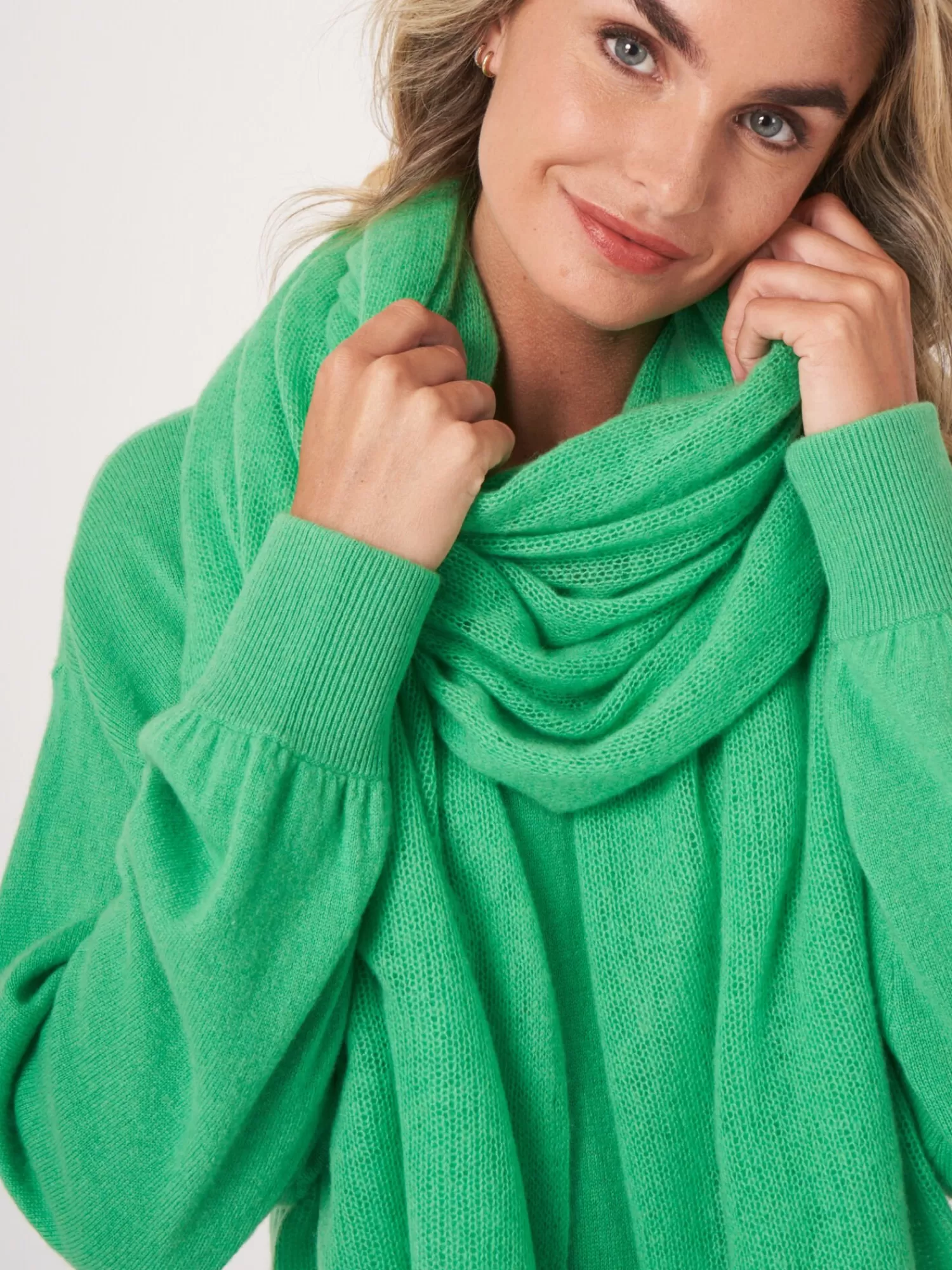 REPEAT cashmere Organisches Kaschmir>Groser Locker Gestrickter Schal Aus Bio-Kaschmir Basil