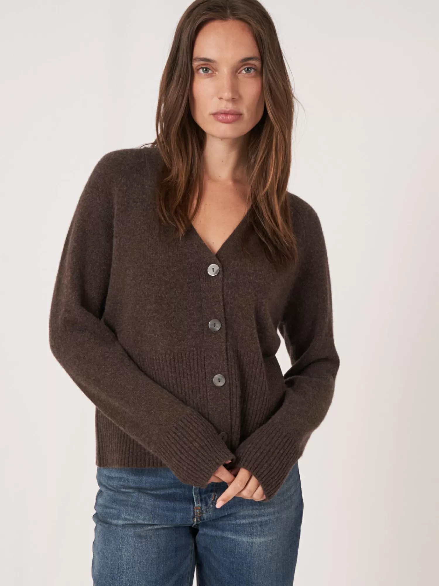 REPEAT cashmere Strickjacken>Kaschmir-Strickjacke Mit Geripptem V-Ausschnitt Chocolate