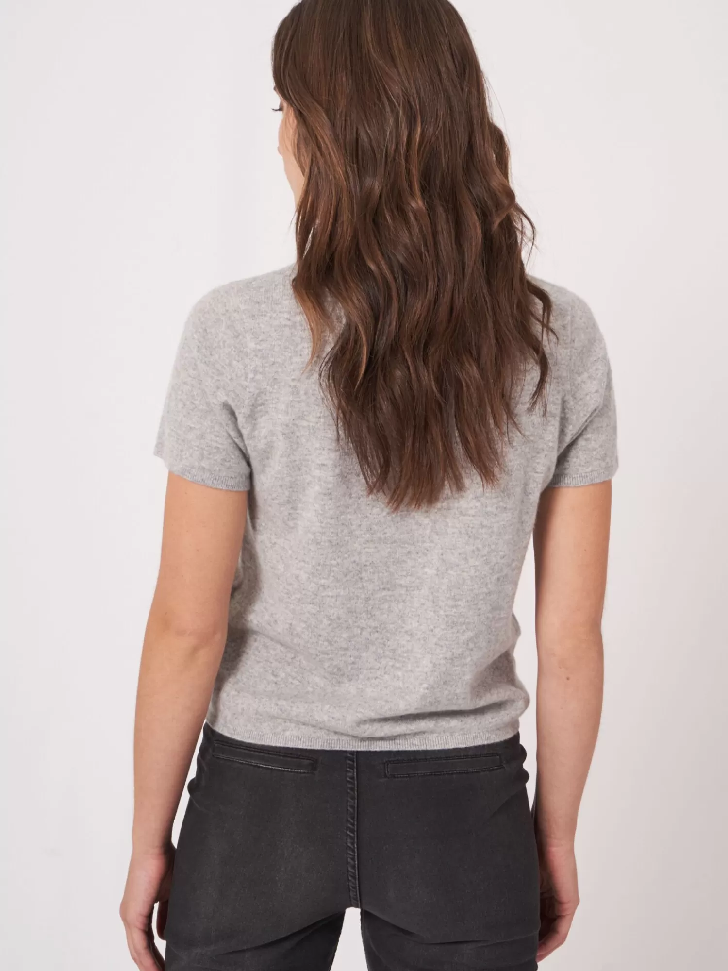 REPEAT cashmere Organisches Kaschmir>Nahtlos Gestricktes T-Shirt Aus Bio-Kaschmir Silver Grey