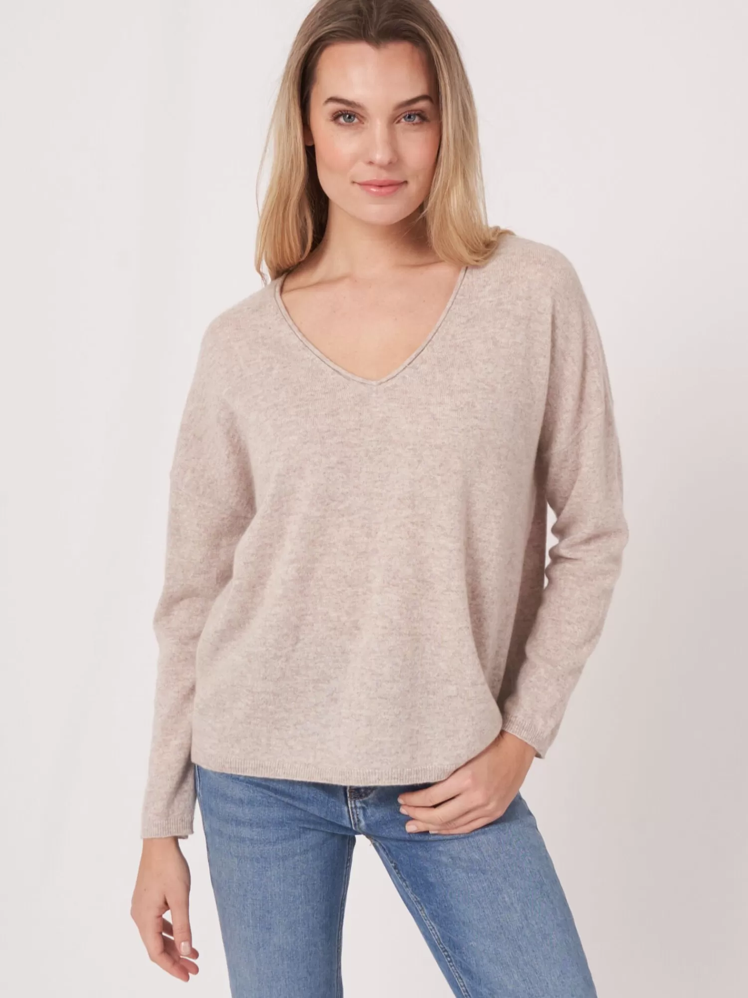 REPEAT cashmere Organisches Kaschmir>Oversized Bio-Kaschmir-Pullover Mit V-Ausschnitt Beige