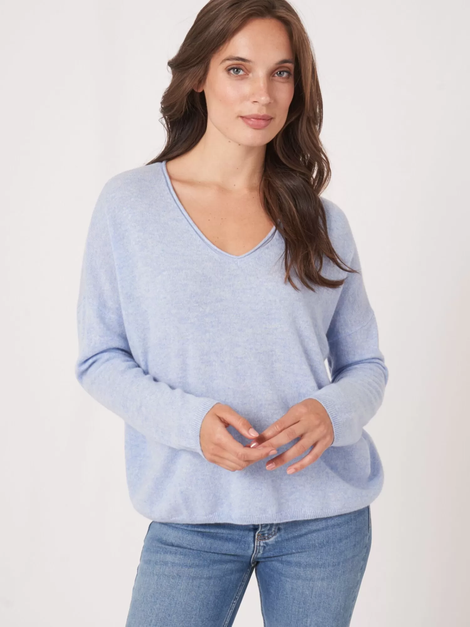 REPEAT cashmere Organisches Kaschmir>Oversized Bio-Kaschmir-Pullover Mit V-Ausschnitt Sky