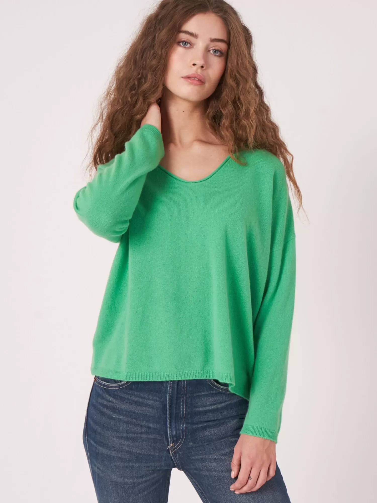 REPEAT cashmere Organisches Kaschmir>Oversized Bio-Kaschmir-Pullover Mit V-Ausschnitt Basil