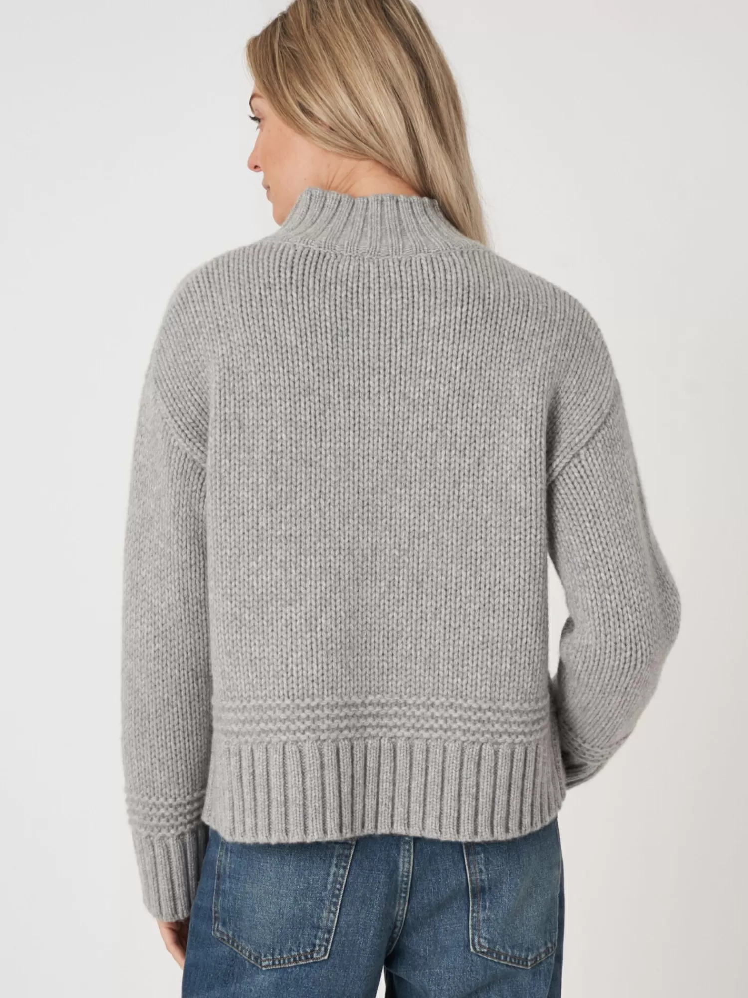 REPEAT cashmere Pullover>Pullover Mit Stehkragen Mit Geripptem Saum Und Strick-Details Light Grey