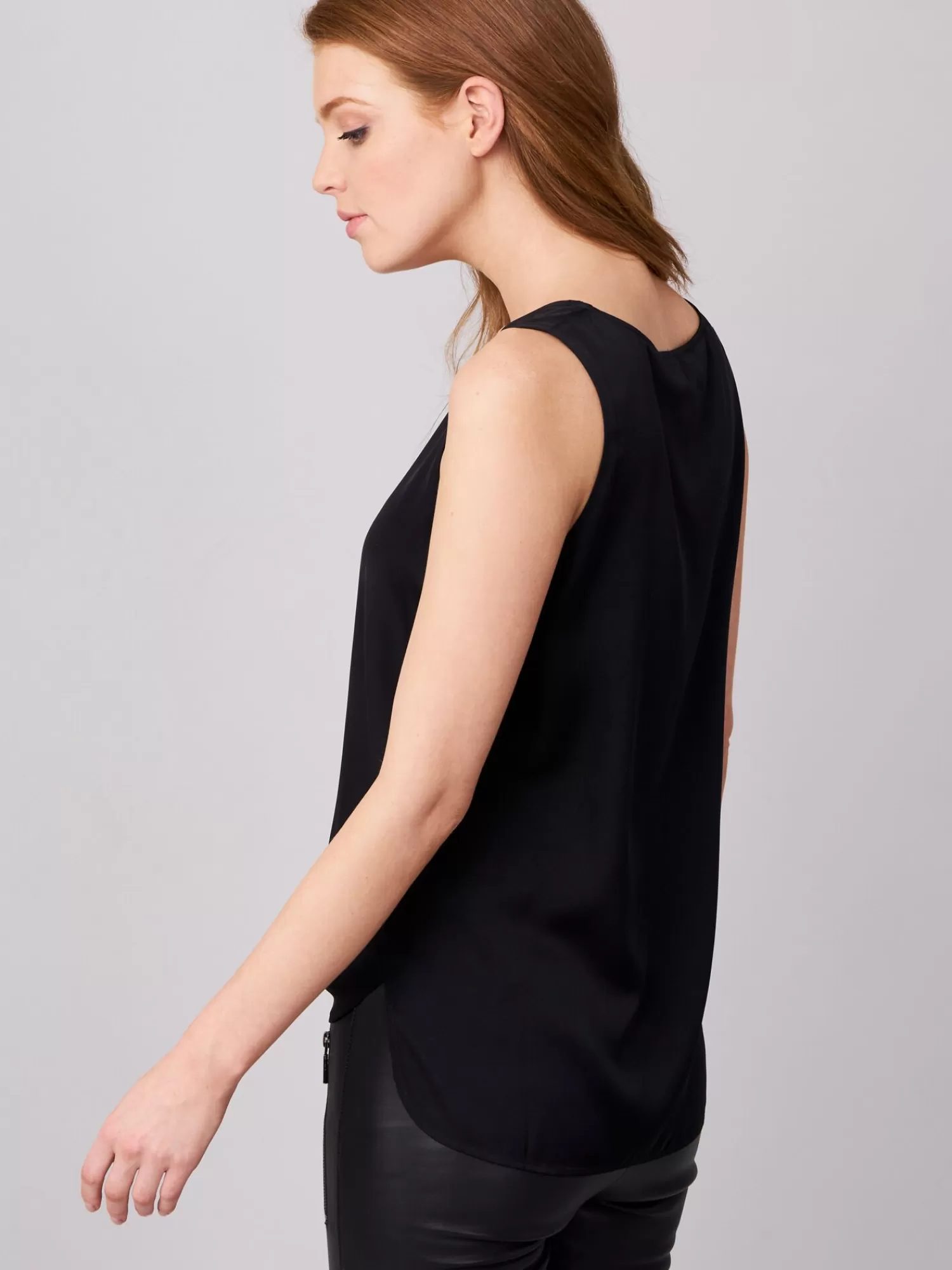 REPEAT cashmere Tops>Seidentop Mit Rundhalsausschnitt Black