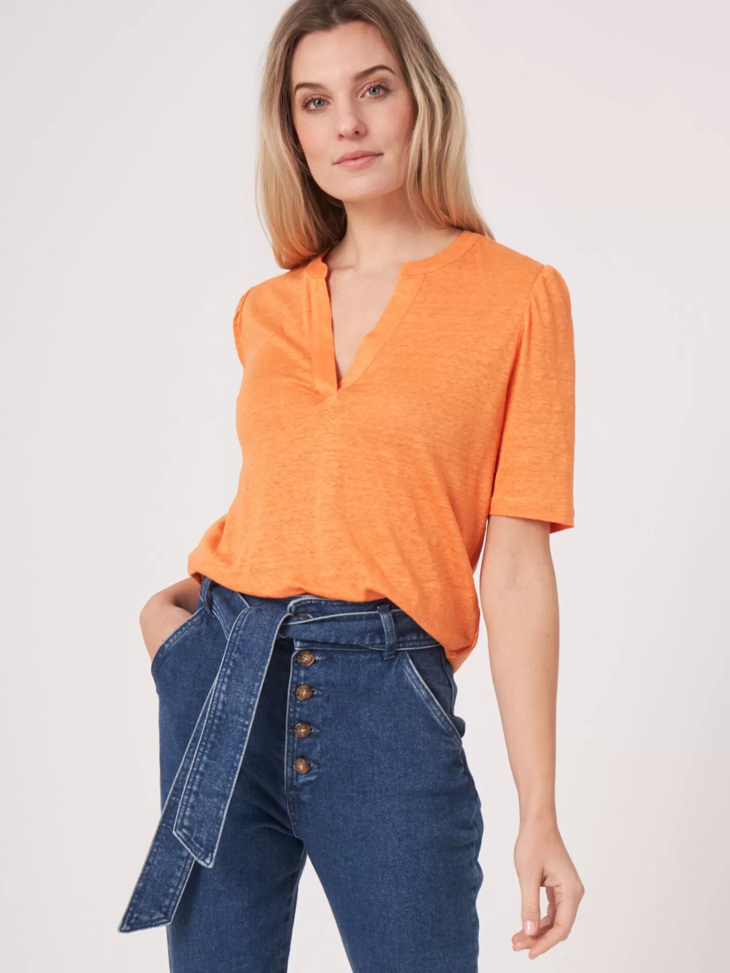 REPEAT cashmere Tops>T-Shirt Mit Rundhalsausschnitt Und Schlitz Aus Leinen Papaya