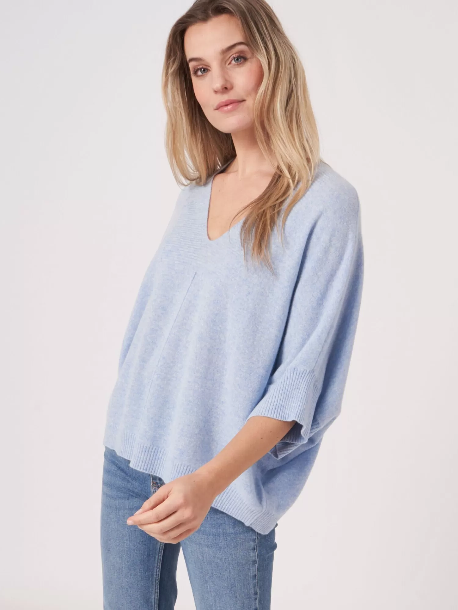 REPEAT cashmere Organisches Kaschmir>Ubergroser Armelloser Bio-Kaschmir-Pullover Sky