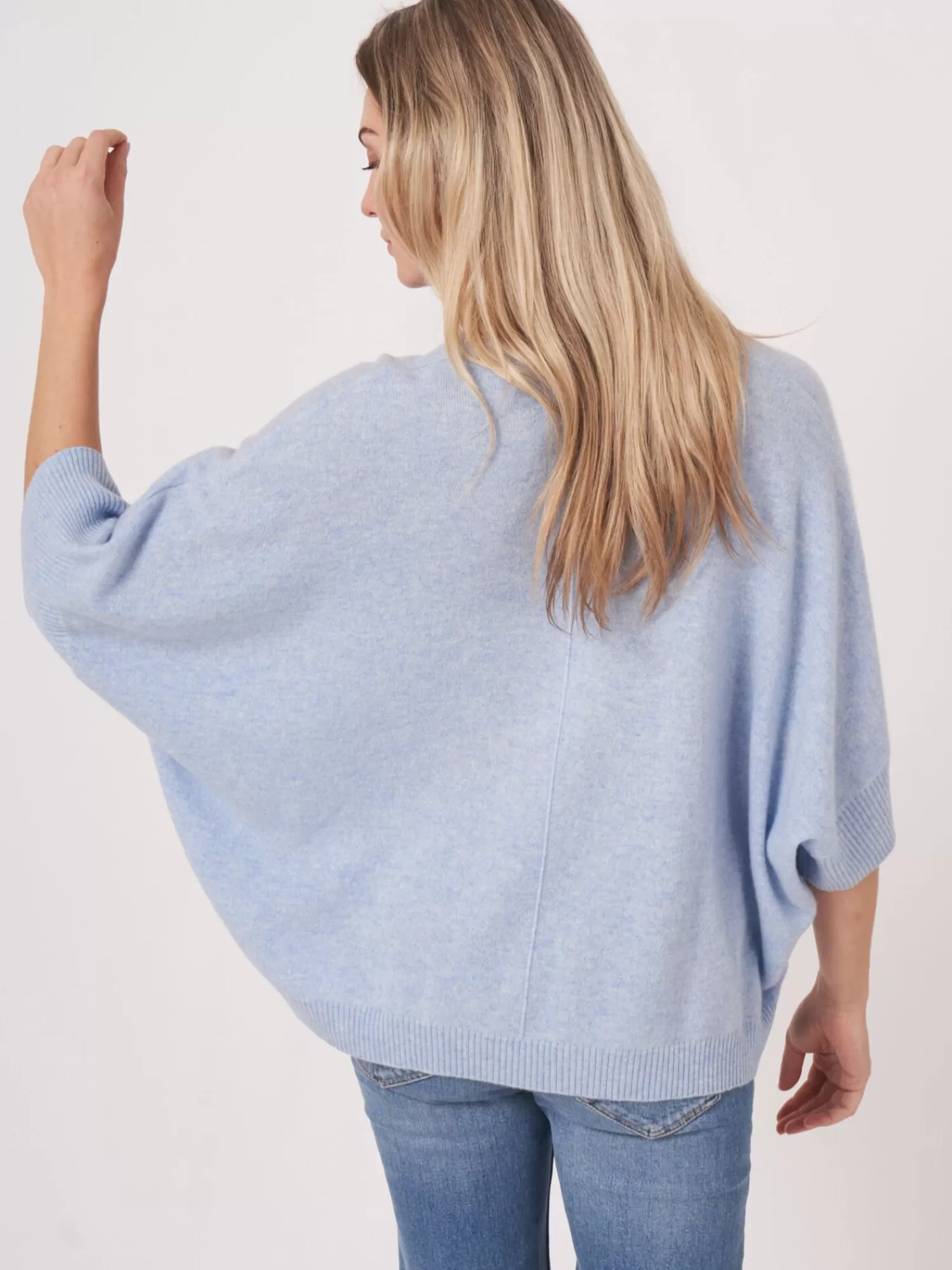 REPEAT cashmere Organisches Kaschmir>Ubergroser Armelloser Bio-Kaschmir-Pullover Sky